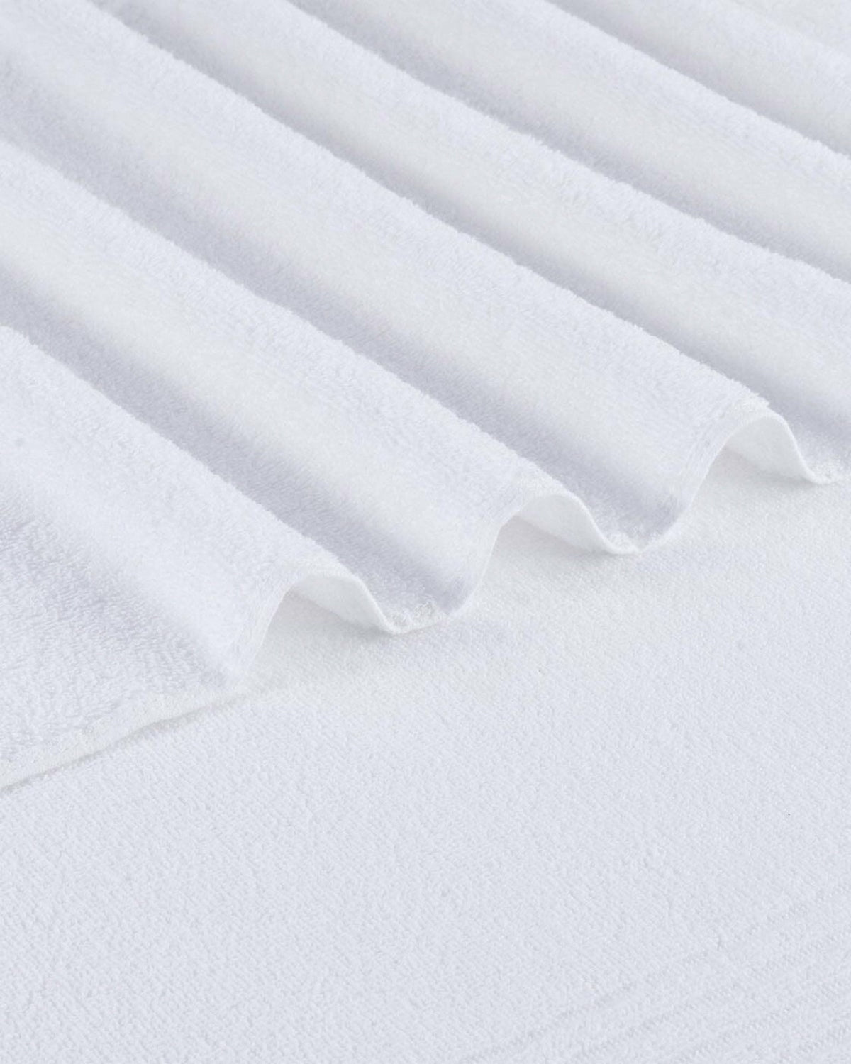 Southern Tide Performance Oversized Bath Towel